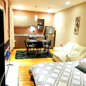 Apartamento Mini En El Centro Historico De Cuenca, A 2 Cuadras De La Catedral, Parque Calderon